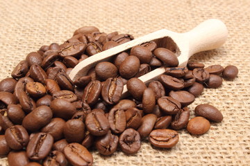 Fototapeta premium Heap of coffee on wooden spoon