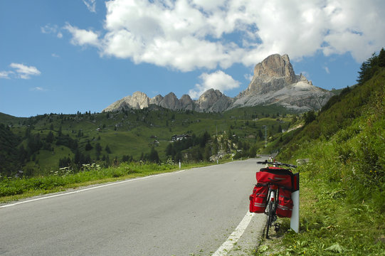 Passo Giau, Dolomites: Bicycle