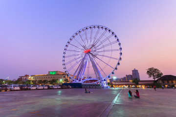 Obraz premium Asiatique in Twilight