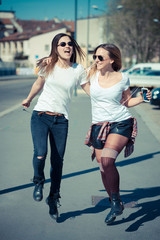 Obraz premium two beautiful young women