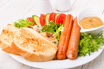 Grilled sausages and vegetables