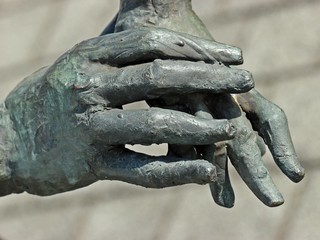 Bronzehände