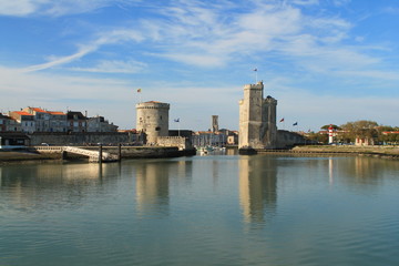 Fototapeta na wymiar Tours de La Rochelle