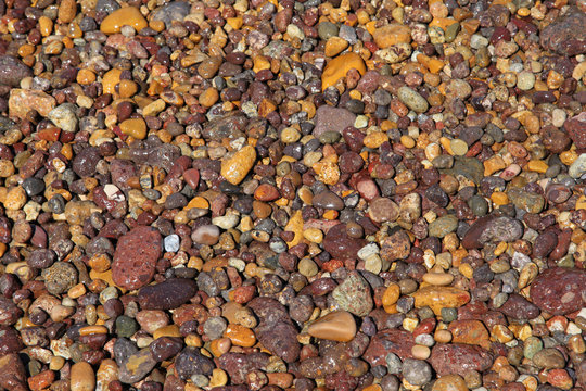 bunte Steine am Strand