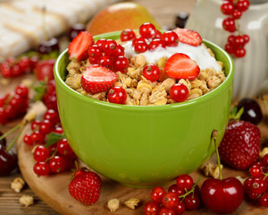 Muesli with berries