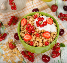 Muesli with berries