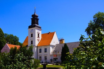 Lomnice church