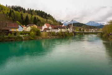 Fototapeta premium Alpen und Fluss Lech in Füssen im Ostallgäu