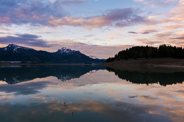 Morgendämmerung am Forggensee im Ostallgäu