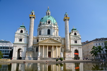 Fototapeta na wymiar Karlskirche in Vienna