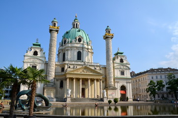 Obraz premium Beautiful view of famous Karlskirche in VIenna