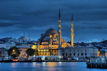 Fototapeta na wymiar Yeni Camii- New Mosque in blue evening