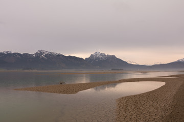 Morgendämmerung am Forggensee im Ostallgäu