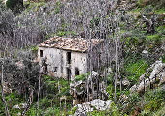 Antike Ruine am Berg