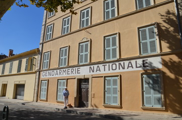 Fototapeta na wymiar Gendarmerie nationale de Saint Tropez
