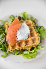 Kartoffelwaffel mit Lachs