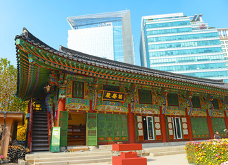 Naklejka premium Traditional and Modern Architecture in Seoul, South Korea