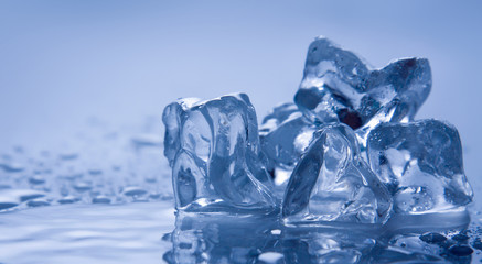 Obraz premium Melting ice on white