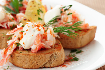 Crab meat with toast, sauce and fresh herbs