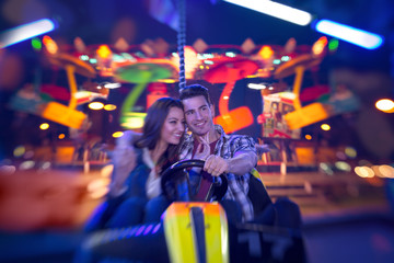 couple in bumper car - shoot with lensbaby