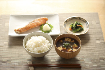 朝食