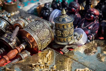 Runde Acrylglas-Bilder Nepal Prayer wheels at Kathmandu market