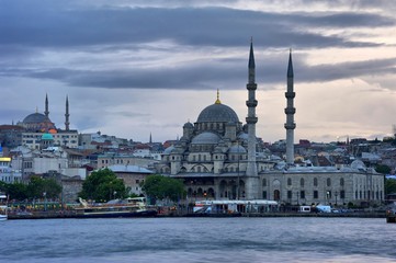 Fototapeta na wymiar Yeni Camii- New Mosque in blue evening