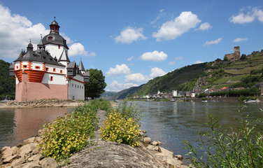 Fototapeta na wymiar Pfalzgrafenstein und Burg Gutenfels bei Kaub am Rhein