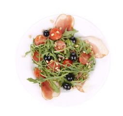 Salad with arugula and prosciutto.