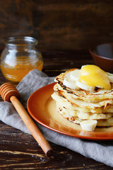 pancakes with bananas