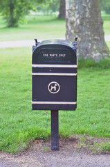 Урна для собачьих отходов в Гайд парке. Лондон