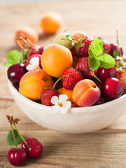 Obraz na płótnie Canvas fresh fruit and berry