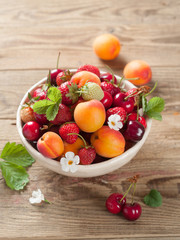 Fototapeta na wymiar fresh fruit and berry
