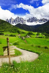 Fototapete Rund Val di Funes - beautiful Alpine valley in Dolomites mountains,no © Freesurf
