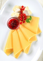 Cheese and red currant sauce
