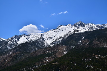 Fototapeta na wymiar Snow Mountain Range