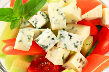 Vegetable salad with blue cheese