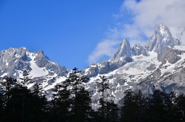 Fototapeta na wymiar The Peak of Snow Mountain
