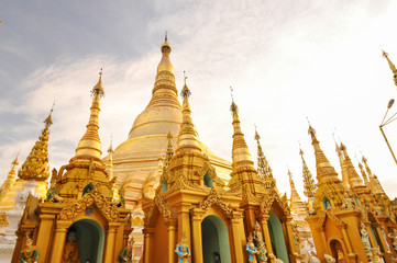 Fototapeta premium Shwedagon Paya in Yangon, Myanmar