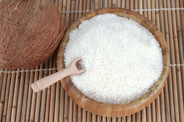 noix de coco r&acirc;p&eacute;e