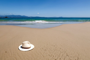 Fototapeta na wymiar Hat on Beach Sand