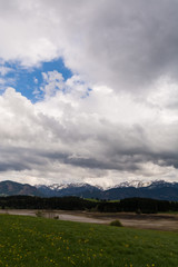 Fototapeta na wymiar Wolken über den Alpen im Ostallgäu