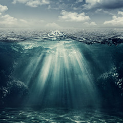 Fototapety  Morski krajobraz w stylu retro z podwodnym widokiem
