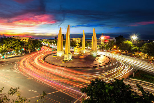 Moment of Democracy monument at Dusk (Bangkok, Thailand)