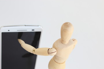 デッサン人形とスマートフォン