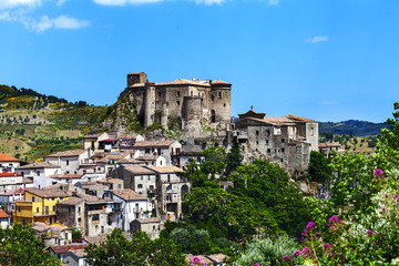 Fototapeta na wymiar castello di oriolo, piccolo paese in calabria