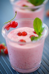 smoothie with red currants
