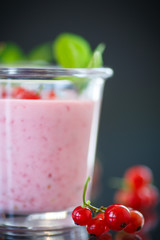 smoothie with red currants