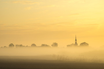 Fototapeta na wymiar Zamglona panorama niemieckiej wsi