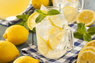 Homemade Refreshing Yellow Lemonade